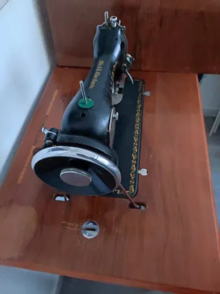 Máquina de coser Alfa antigua. No hago envíos.