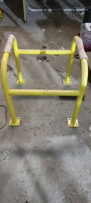 Protector de señales amarillo