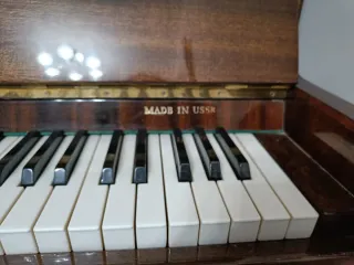 Piano Ruso Clásico LIRIKA