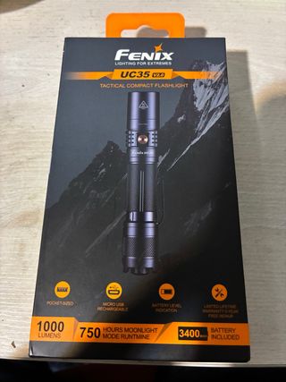 Linterna Fenix UC35 V2.0 Táctica Compacta