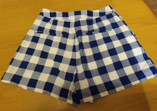 Shorts Stradivarius cuadros azul y blanco T.32