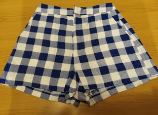 Shorts Stradivarius cuadros azul y blanco T.32