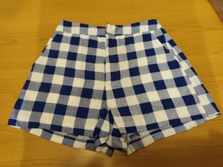 Shorts Stradivarius cuadros azul y blanco T.32