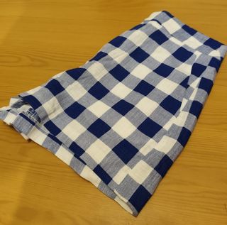 Shorts Stradivarius cuadros azul y blanco T.32