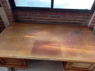 Escritorio antiguo de madera