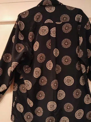 Camisa MAITRE negra con estampado dorado