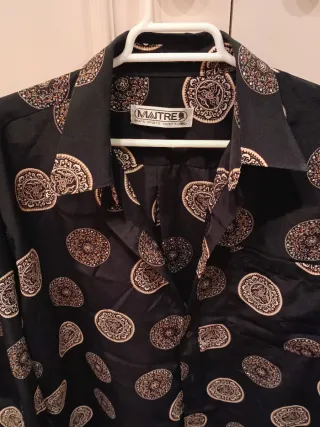 Camisa MAITRE negra con estampado dorado