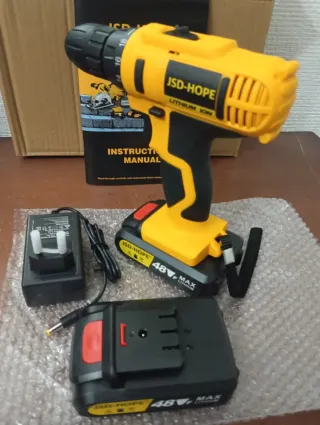 2 TALADROS COMPLETOS CON 2 BATERÍAS CADA UNO.