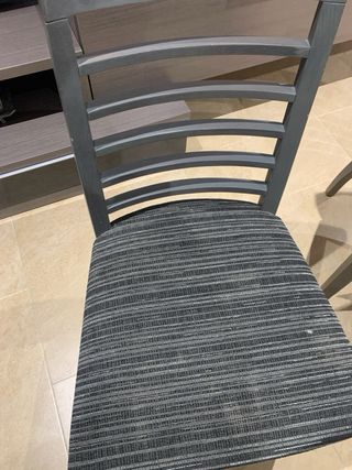 Mesa de comedor y 4 sillas