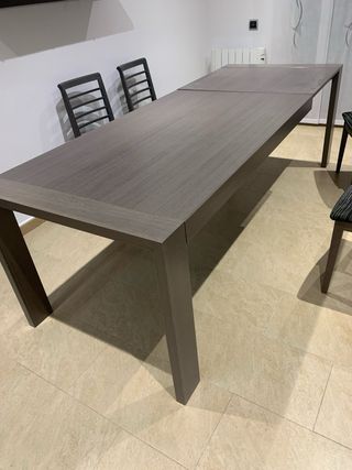 Mesa de comedor y 4 sillas