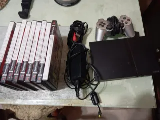 PlayStation 2 Slim con 2 mandos y juegos