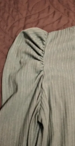 Camiseta verde manga larga abullonada