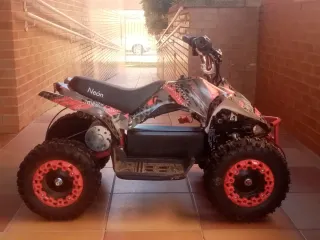 QUAD eléctrico infantil rojo y gris