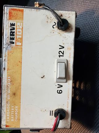 Cargador Baterías Ferve F-102 retro