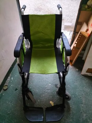 Silla de ruedas plegable