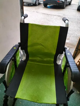 Silla de ruedas plegable