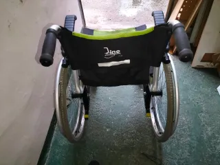 Silla de ruedas plegable