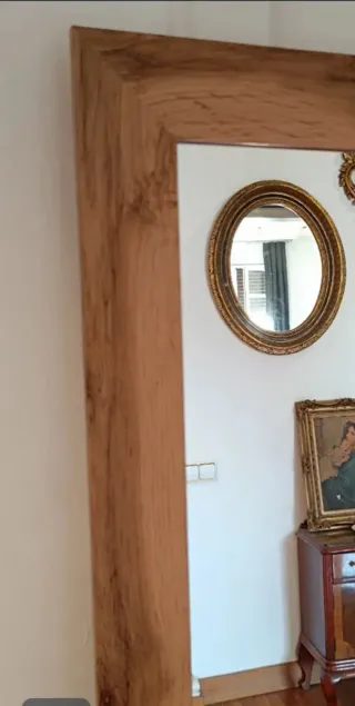 Specchio a figura intera in legno