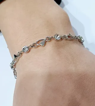 Bracciale con cuori e cristalli