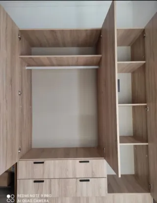 Armario modular madera beige y marrón