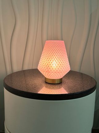 Lampada da tavolo rosa cipria