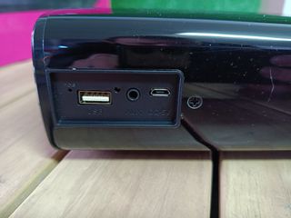 Creative Stage Air - Barra de sonido de ordenador para colocar bajo el monitor, portátil y compacta, con alimentación USB, Bluetooth, entrada auxiliar, MP3 por USB y 6 horas de batería