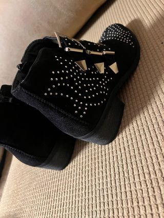 Botines negros mujer tachuelas hebillas