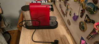 Cafetera Cápsulas Roja