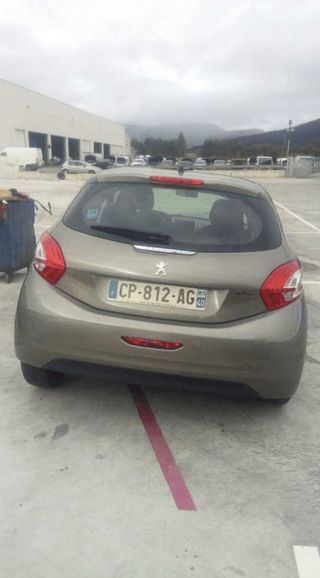 20833060 faro antiniebla delantero peugeot 208 1.4