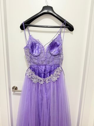 Vestido largo morado invitada boda