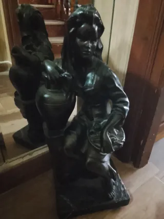 Figura decorativa mujer con paloma