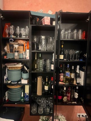 Mueble TV y 4 Vitrinas nogal y cristal negro