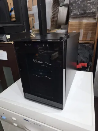 Vinoteca Euro Wave Negra de enfriar vinos