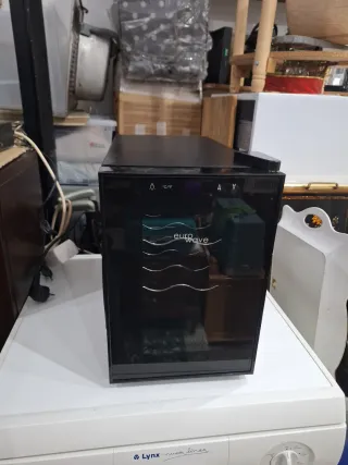 Vinoteca Euro Wave Negra de enfriar vinos