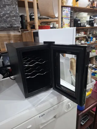 Vinoteca Euro Wave Negra de enfriar vinos