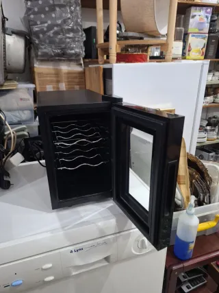 Vinoteca Euro Wave Negra de enfriar vinos