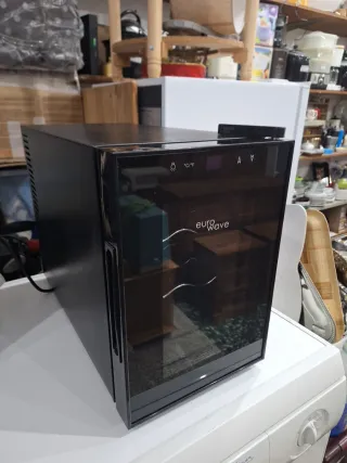 Vinoteca Euro Wave Negra de enfriar vinos