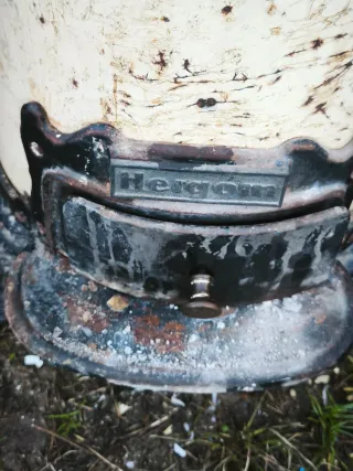 Estufa Hergom Beige y Negra