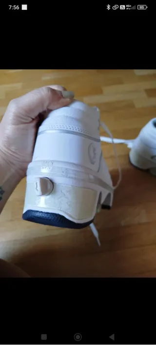 Scarpe con rotelle e luci LED taglia 40