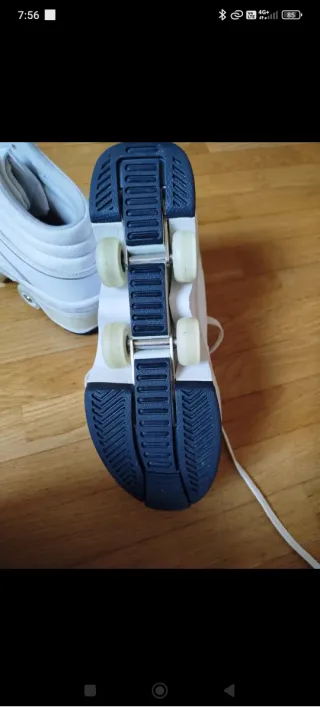 Scarpe con rotelle e luci LED taglia 40