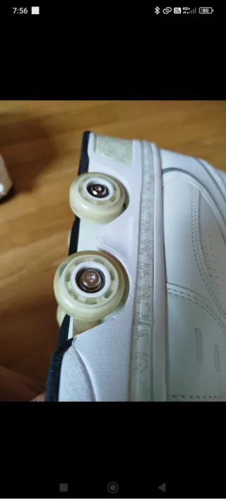 Scarpe con rotelle e luci LED taglia 40