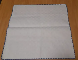 Tovaglia ricamata con 8 tovaglioli