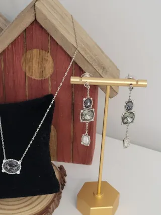 Conjunto Swarovski Pendientes y Colgante