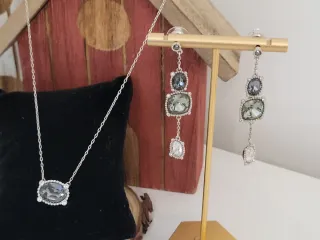 Conjunto Swarovski Pendientes y Colgante