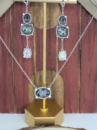 Conjunto Swarovski Pendientes y Colgante