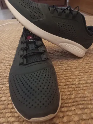 Zapatillas de agua Errebe negras y blancas