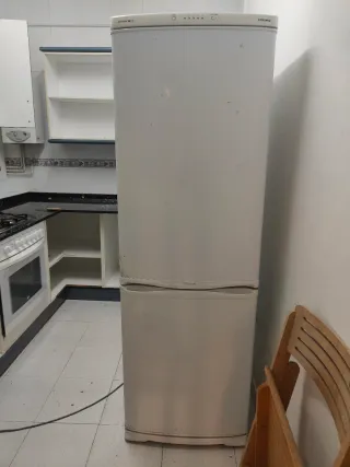 Nevera Electrolux Blanca con congelador