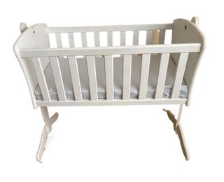 Cuna Mecedora de Madera Blanca