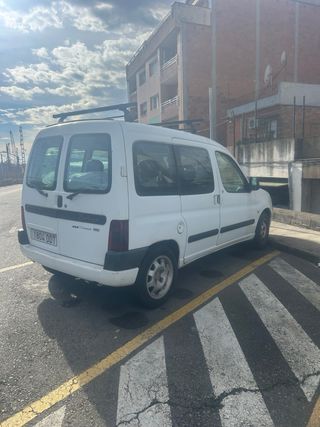 Vendo furgoneta berlingo año 2004