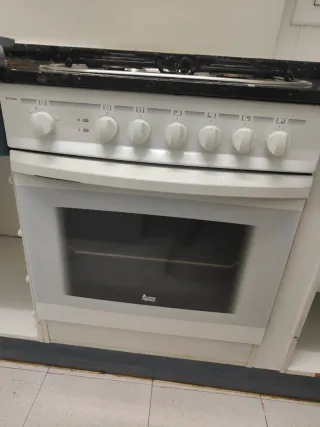 Horno Teka con placa de gas 4 fuegos